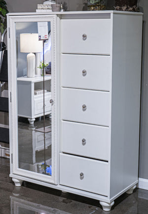 Kozlani Dressing Chest